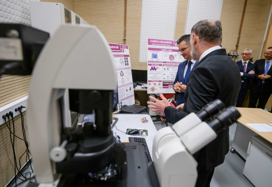 Novi krioelektronski mikroskop na Kemijskem institutu v Ljubljani