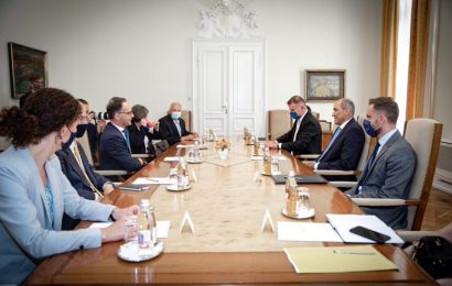 Predsednik vlade Janez Janša na srečanju z nemškim zunanjim ministrom Heikom Maasom