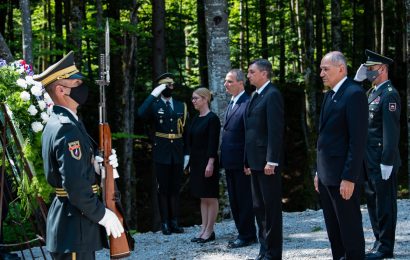 Predsednik vlade Janez Janša in predsednik države Borut Pahor na spominski slovesnosti v Kočevskem Rogu