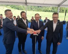 Minister Černač ob začetku gradnje sončne elektrarne Prapretno: »Zelena prihodnost je v naših rokah«
