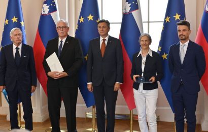 Predsednik Republike Slovenije Borut Pahor je danes na posebni slovesnosti v Predsedniški palači vročil državna odlikovanja
