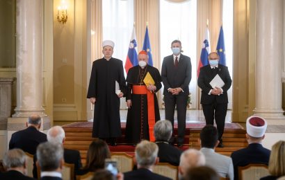 Predsednik Republike Slovenije Borut Pahor na posebni slovesnosti v Predsedniški palači vročil državna odlikovanja