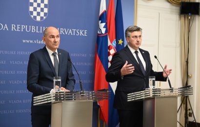 Predsednik vlade Janez Janša na srečanju s predsednikom hrvaške vlade Andrejem Plenkovićem