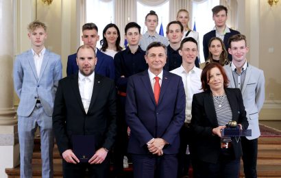 Predsednik Pahor vročil priznanje jabolko navdiha Državnemu panožnemu nordijskemu centru Kranj