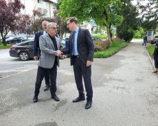Minister Han na obisku v podjetju Melamin v Kočevju o poteku sanacije podjetja