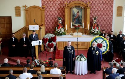 Predsednik RS Pahor se je poklonil častnem škofum slovenske evangeličanske cerkve Gezo Ernišo
