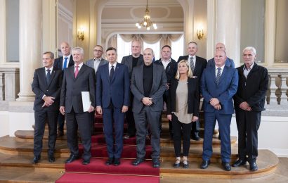 Predsednik Borut Pahor vročil odlikovanja