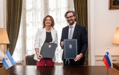 Ministrica Fajon na obisku v Argentini izrazila interes za okrepitev dvostranskega sodelovanja