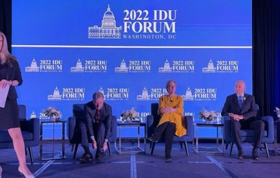 Predsednik SDS Janez Janša se je udeležil foruma IDU v Washingtonu