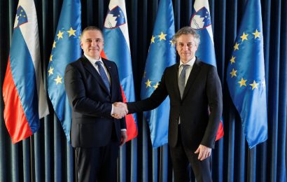 Predsednik vlade dr. Robert Golob se je srečal s predsednikom državnega sveta Markom Lotričem