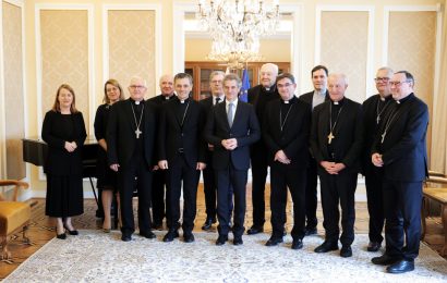 Predsednik vlade sprejel predstavnike Slovenske škofovske konference